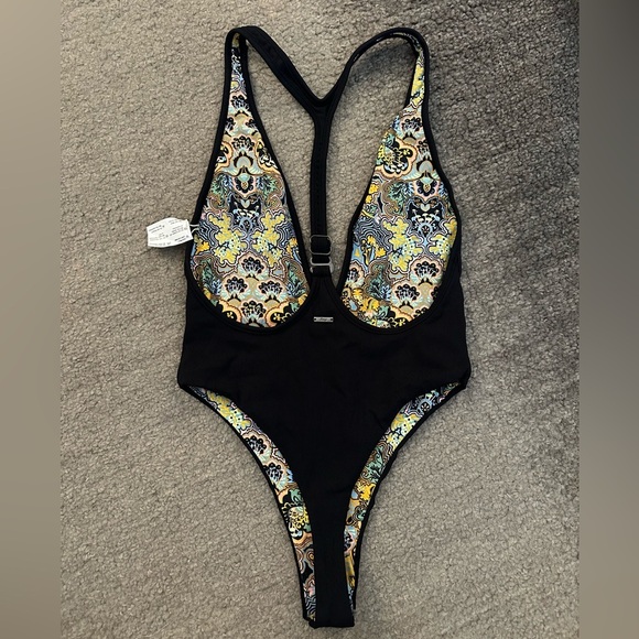 Maaji Shims Plunge Reversible One Piece Swimsuit - Picture 5 of 6